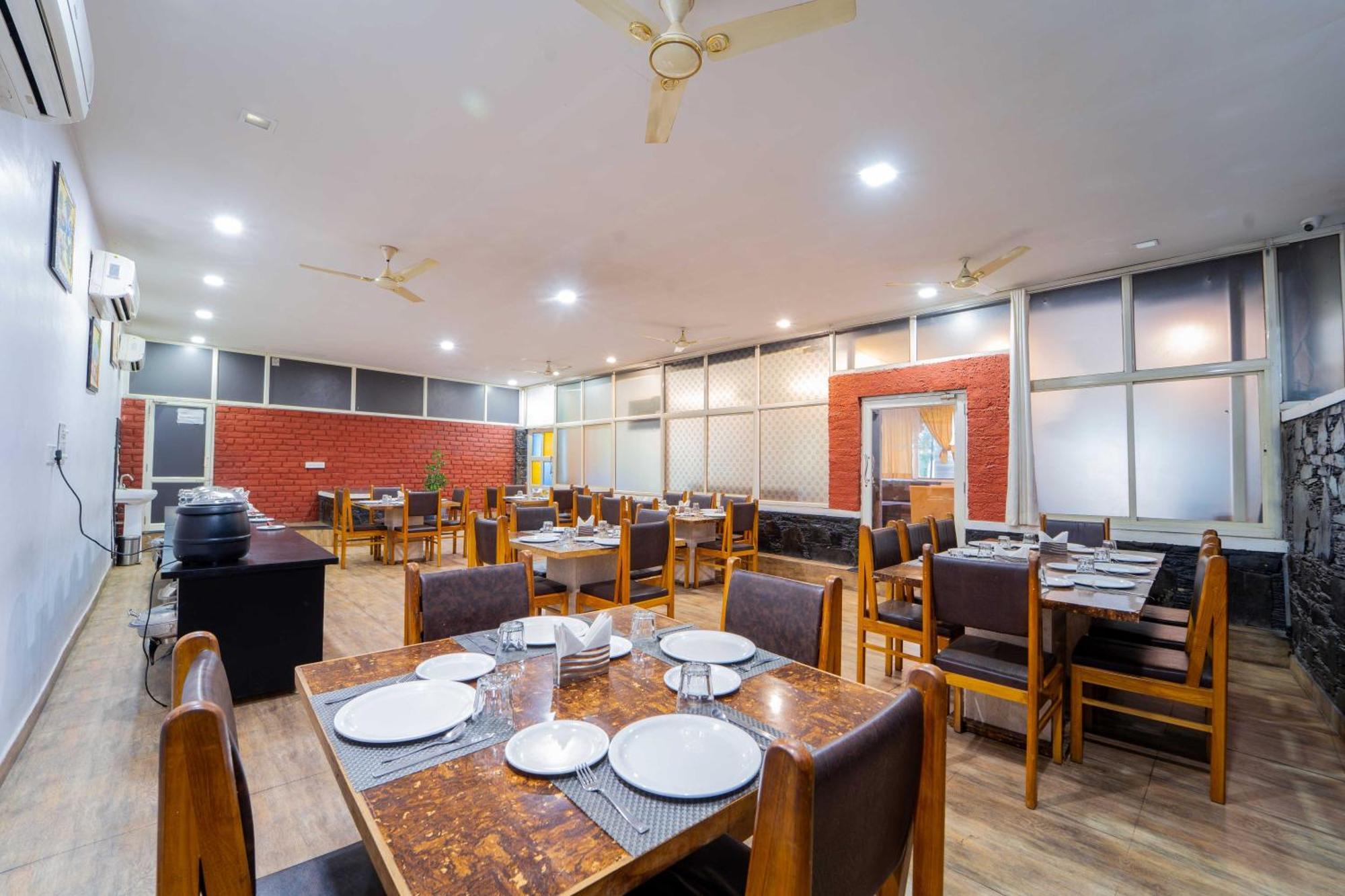 Treebo The Aravali Getaway Hotel Удайпур Екстериор снимка